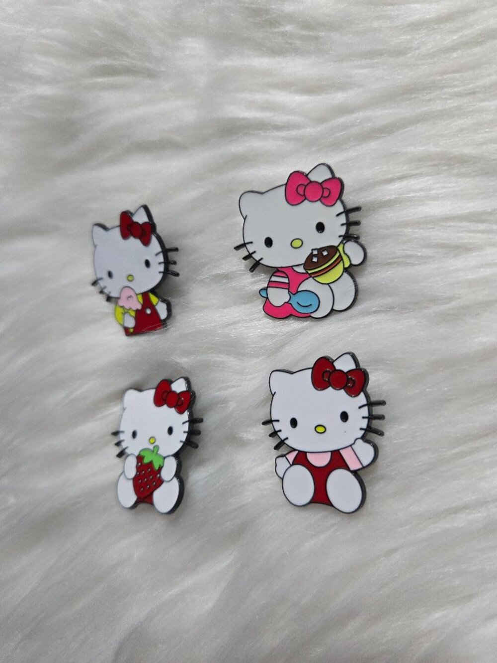 Hello Kitty Pin Set - Picture 4 of 6
